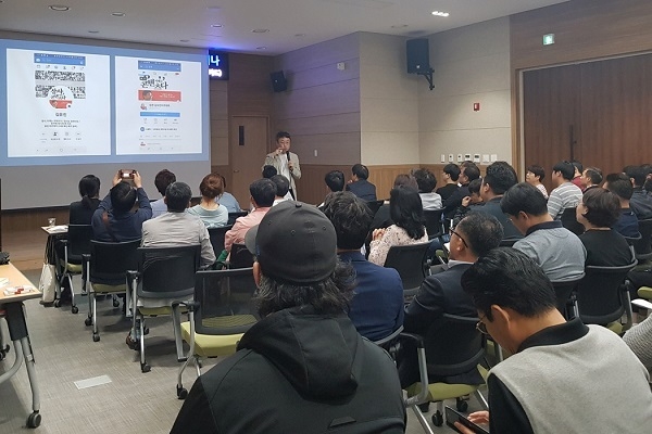 신한은행(은행장 진옥동)은 청주시에 위치한 충북연구원 대회의실에서 충청북도 내 자영업 고객 150여명을 대상으로 사업운영의 노하우를 전수하는 ‘성공 두드림 세미나’를 진행했다고 9일 밝혔다. Photo @ 신한은행