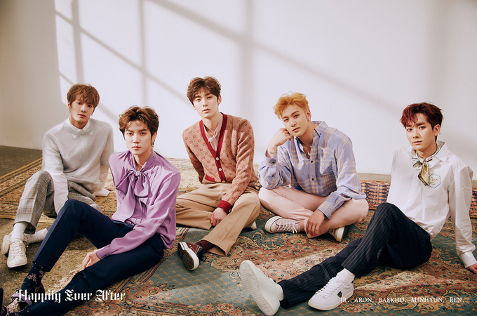팔레트의 첫 아티스트 뉴이스트. Photo @ 롯데백화점