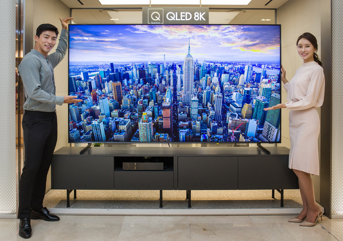 삼성전자는 한국 시장에 2019년형 QLED 8K 98형을 본격적으로 판매한다. Photo @ 삼성전자