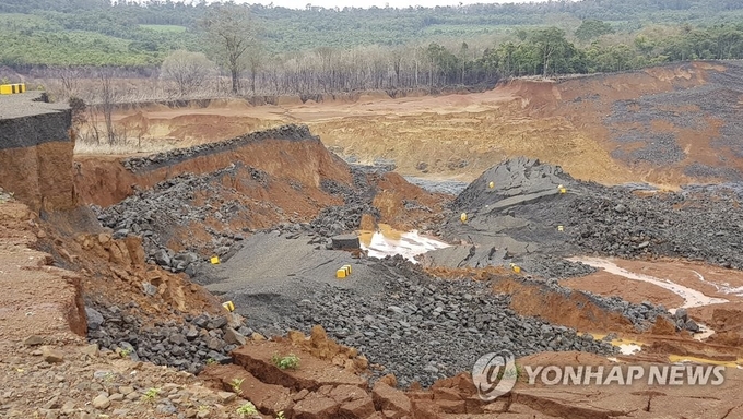 SK건설 시공 라오스 보조댐 붕괴현장. Photo ⓒ 연합뉴스