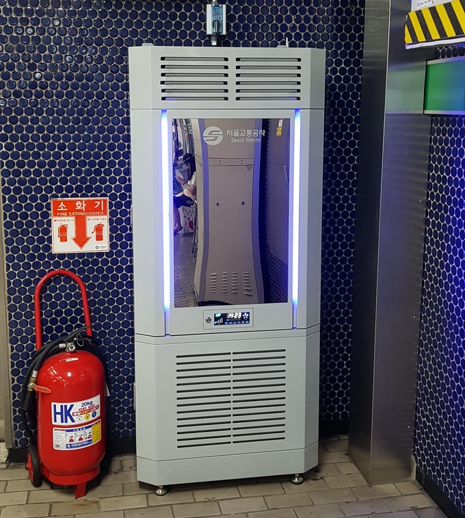 강남역에 설치된 공기청정기. Photo @ 서울시 