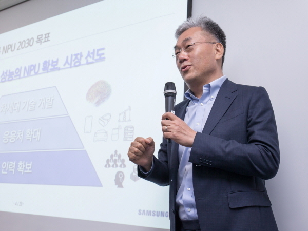 18일 서울 중구 태평로빌딩에서 강인엽 삼성전자 DS부문 시스템 LSI사업부장 사장이 설명을 하고 있다. Photo @ 삼성전자