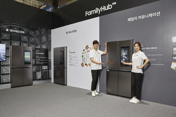 ‘2019 광주국제 IoT·로봇박람회’에 참가한 삼성 홈IoT와 AI 관련 체험형 전시 부스. Photo @ 삼성전자
