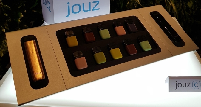 액상형 전자담배인 jouz C와 팟. Photo ⓒ 인더뉴스