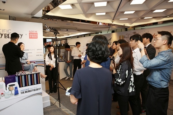 롯데면세점(대표이사 이갑)은 26일부터 28일까지 롯데면세점 명동본점 스타라운지 이벤트홀에서 총 6개의 아모레퍼시픽 브랜드와 함께 VIP 고객 초청행사 ‘더 인피니티 뷰티(THE INFINTY BEAUTY)’를 진행한다고 27일 밝혔다. Photo @ 롯데면세점