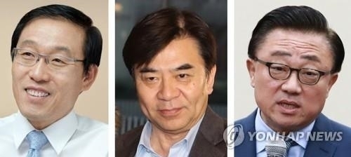 사진 왼쪽부터 김기남 DS부문 부회장과 김현석 소비자가전 부문 사장, 고동진 무선사업 부문 사장. Photo ⓒ 연합뉴스