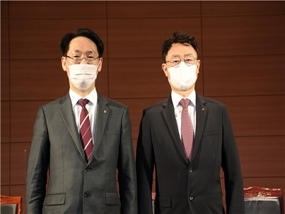 대한한의사협회 제44대 회장에 당선된 홍주의 후보(왼쪽), 황병천 수석부회장 후보. 사진 ㅣ 대한한의사협회