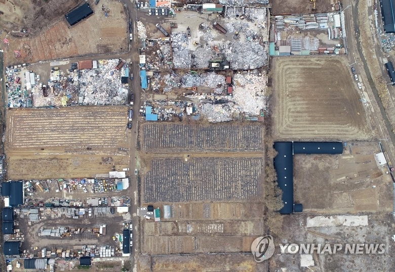 경기 시흥시 과림동 재활용사업장 인근 토지. 사진ㅣ연합뉴스