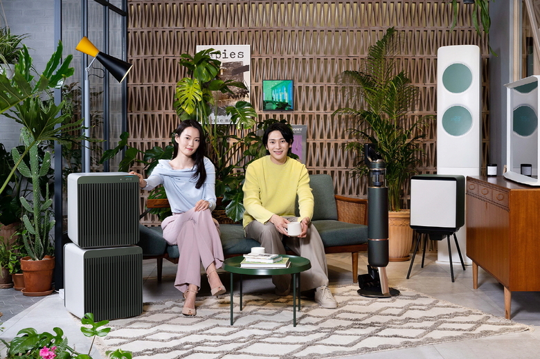 삼성전자 모델이 삼성디지털프라자 강남본점에서 비스포크 홈 신제품들을 소개하고 있습니다. 사진ㅣ삼성전자