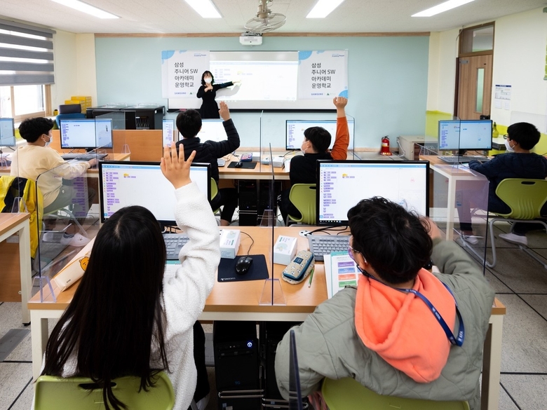 괴산명덕초등학교에서 진행한 삼성 주니어 SW 아카데미 수업. 사진ㅣ삼성전자