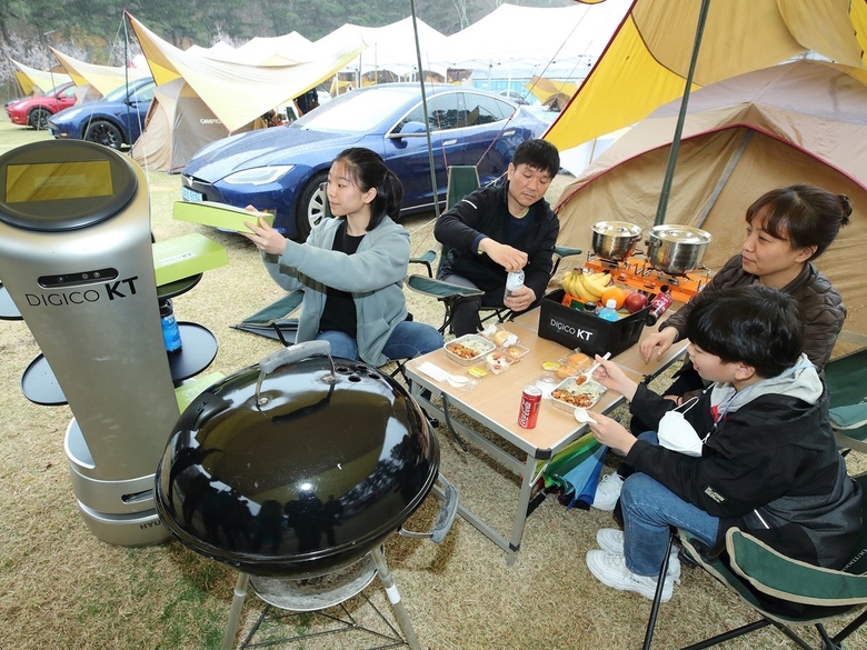 2월 3일~4일 강원도 원주시 오크글램핑캠핑장에서 열린 KT 디지코 캠핑 1차 참여자들의 모습. 사진ㅣKT