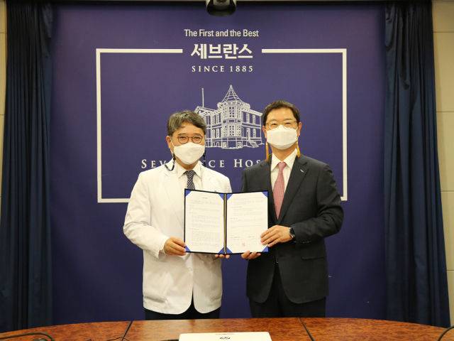 일동제약이 개발한 의료 정보 플랫폼 '후다닥'과 연세대학교 의료원이 정보 제공 업무협약을 맺었습니다. 사진 | 일동제약