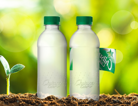 롯데칠성음료가 탄산음료 브랜드 ‘칠성사이다’의 라벨을 없앤 ‘칠성사이다 ECO’ 300㎖ 제품을 출시했다고 22일 밝혔습니다. 이미지ㅣ롯데칠성음료