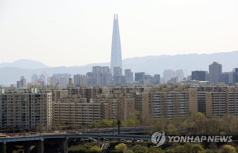 압구정동 현대아파트 단지 일대와 한강변의 모습. 사진ㅣ연합뉴스