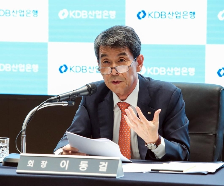 이동걸 산업은행 회장이 14일 온라인 기자 간담회에서 발언하고 있다. 사진ㅣ산업은행