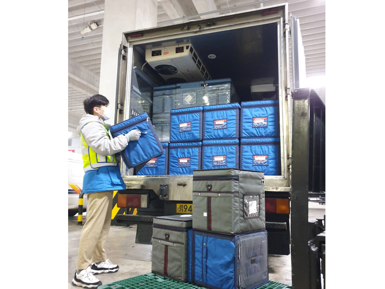 CJ대한통운 동탄제약허브센터. 의약품만 취급하는 전담물류센터 및 전담운송차량을 통해 전국 병원, 약국, 보건소 등에 의약품을 안전하게 배송한다. 사진ㅣCJ대한통운