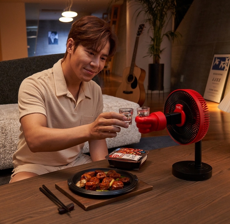 청정원 안주야 혼술선풍기-모델 이규형. 사진ㅣ대상
