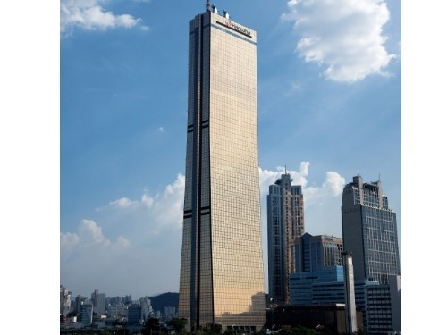 한화생명 본사 63빌딩. 사진ㅣ한화생명