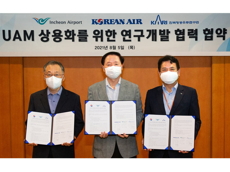 (왼쪽부터) 이상률 한국항공우주연구원 원장, 우기홍 대한항공 사장, 김경욱 인천국제공항공사 사장. 사진ㅣ대한항공