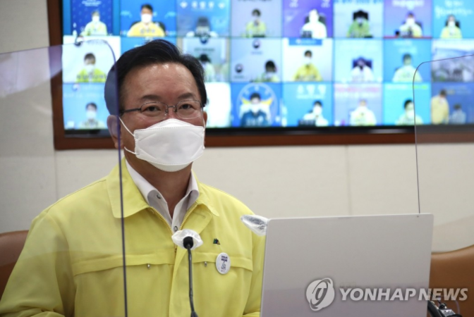 김부겸 국무총리가 6일 정부서울청사에서 열린 코로나19 대응 중앙재난안전대책본부(중대본) 회의에 참석해 있습니다. 사진ㅣ연합뉴스