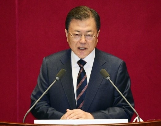 문재인 대통령이 25일 국회 본회의장에서 2022년도 예산안 시정연설을 하고 있다. 사진│연합뉴스