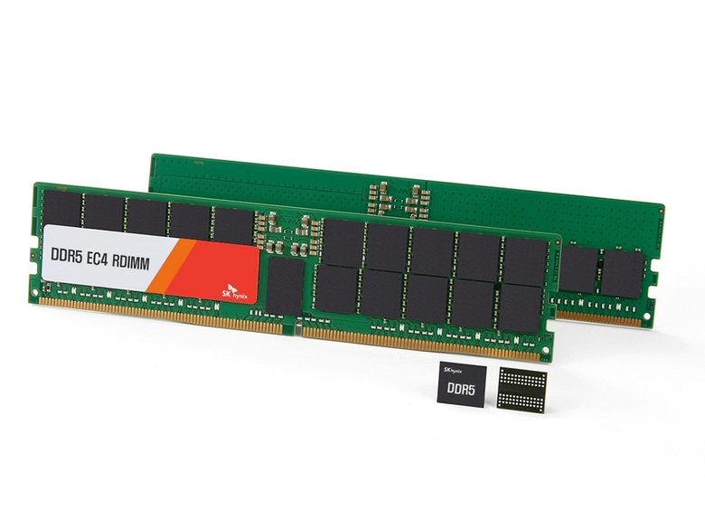 SK하이닉스가 업계 최초로 샘플 출하한 24Gb DDR5 D램과 96GB, 48GB D램 모듈 사진ㅣSK 하이닉스