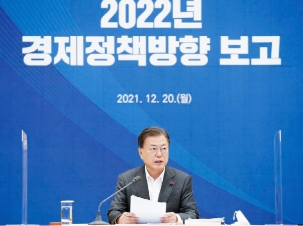 문재인 대통령이 20일 청와대 영빈관에서 열린 확대 국민경제자문회의에 참석, 발언하고 있다. 사진│연합뉴스