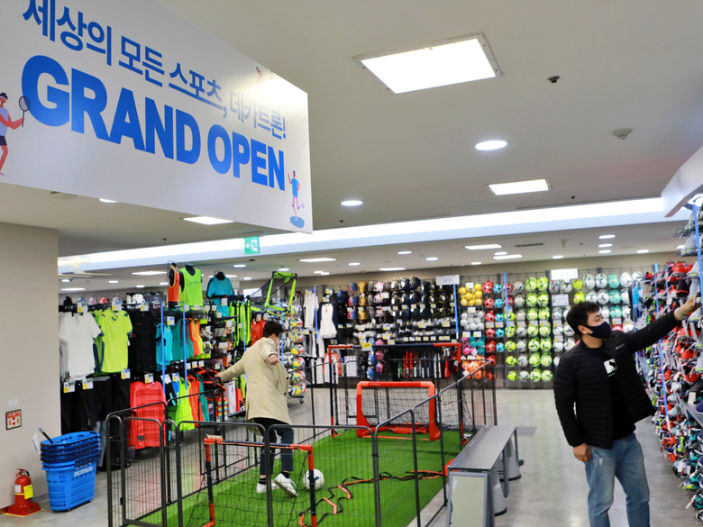 롯데마트 잠실점 데카트론 그랜드 오픈. 사진ㅣ롯데마트