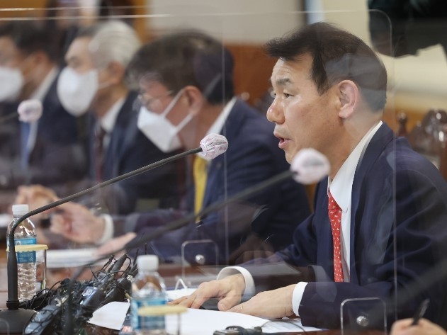 정은보 금융감독원장이 3일 은행회관에서 열린 금융감독원장·은행장 간담회를 주재하고 있다. 사진|연합뉴스