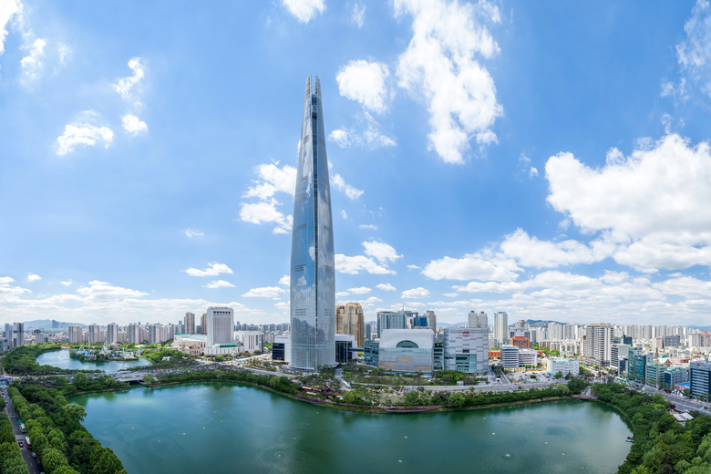 롯데월드타워 전경. 사진ㅣ롯데지주