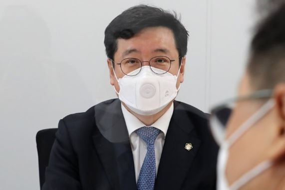 지난 2월 14일 오전 삼성생명 서초타워에서 열린 제2기 삼성준법감시위원회 첫 번째 정기회의에서 이찬희 위원장이 발언하고 있는 모습. 사진|연합뉴스 