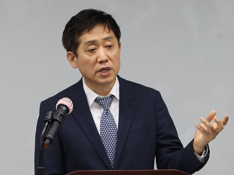 금융위원장 후보자인 김주현 여신금융협회 회장이 7일 오후 서울 중구 여신금융협회에서 열린 소감 발표 및 출입기자 간담회에서 취재진 질문에 답하고 있다. 사진|연합뉴스