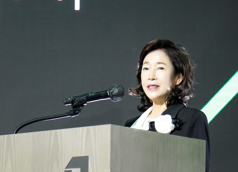 이어룡 대신파이낸셜그룹 회장이 창립 60주년 기념행사에서 그룹미션을 선포하고 있다. 사진ㅣ대신증권