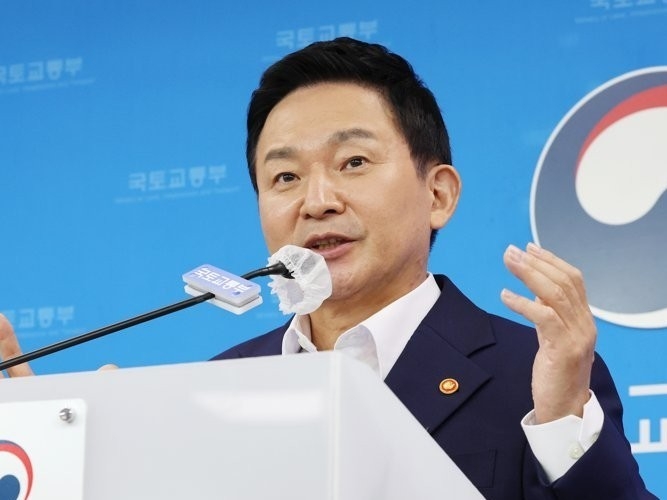 원희룡 국토교통부 장관이 업무보고 사전 브리핑을 진행하고 있는 모습. 사진ㅣ연합뉴스