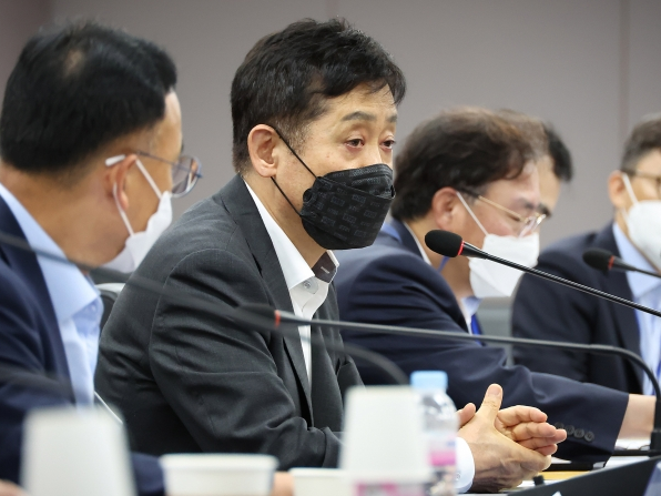 김주현 금융위원장이 25일 오전 서울 종로구 정부서울청사에서 경제·금융시장 전문가 간담회에 참석해 발언하고 있다. 사진ㅣ금융위원회