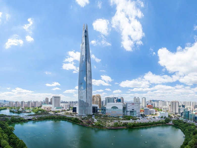 롯데월드타워전경. 사진ㅣ롯데지주