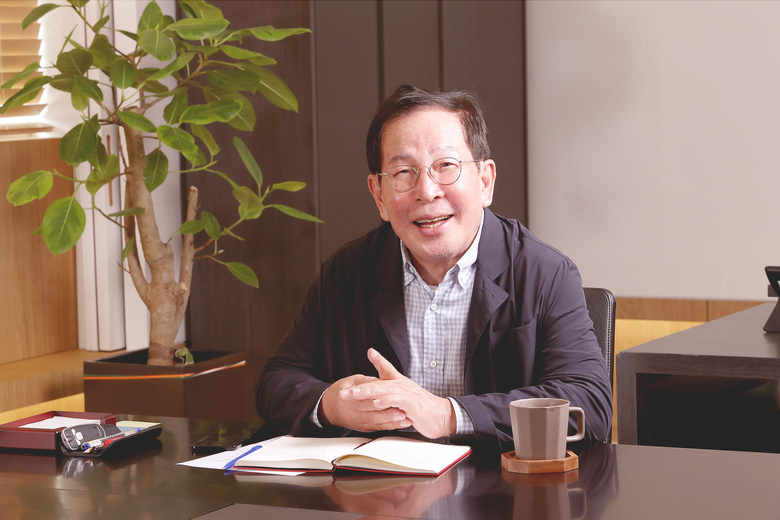 권원강 교촌에프앤비 회장. 사진ㅣ교촌