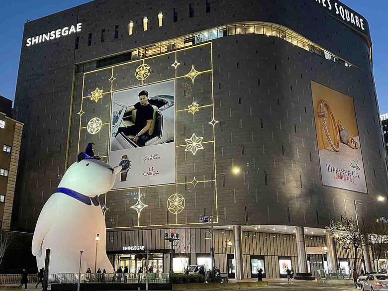 신세계 타임스퀘어점 초대형 푸빌라 벌룬. 사진ㅣ신세계백화점
