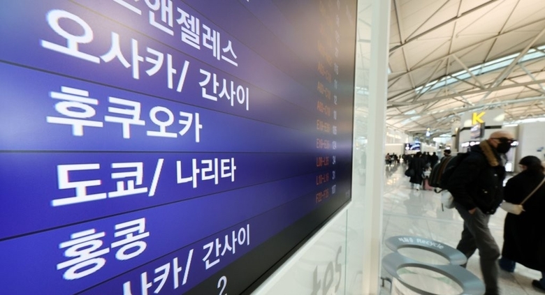 지난 9일 인천국제공항 1터미널 출국장 전광판에 일본행 운항편이 표시되고 있는 모습. 사진|연합뉴스