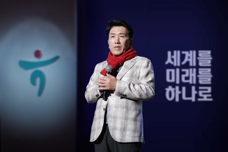함영주 하나금융그룹 회장이 그룹 출발행사에서 2023년 3대 전략과제에 대해 발언하는 모습. 사진│하나금융그룹