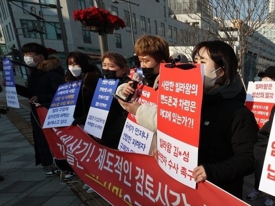  빌라왕 사건 피해 임차인들이 정부세종청사 앞에서 집회를 진행하고 있는 모습. 사진ㅣ연합뉴스