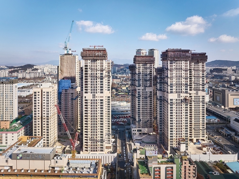 외벽 안정화 작업을 마치고 본격 해체를 앞둔 ‘광주 화정 아이파크’ 공사 현장 전경. 사진ㅣHDC현대산업개발