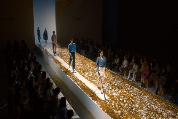 THE JET WALK 캠페인 영상 일부. 사진|삼성전자