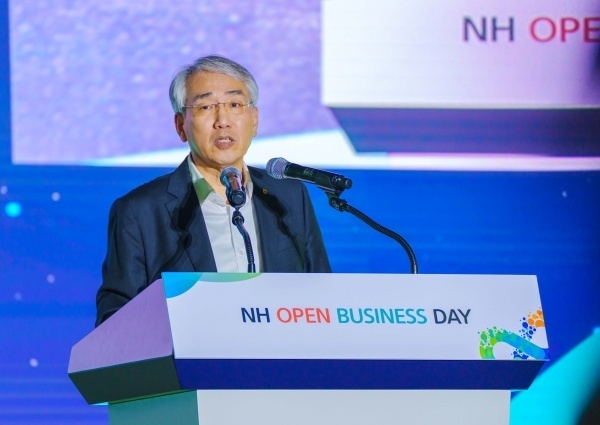 이석준 NH농협금융지주 회장이 NH오픈비즈니스데이 행사에서 개회사 하는 모습. 사진ㅣ농협금융지주