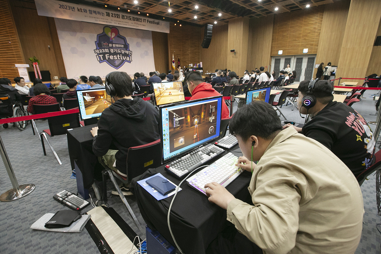 KT가 경기도장애인재활협회와 함께 '제23회 경기도 장애인 IT페스티벌'을 개최했다. 사진|KT