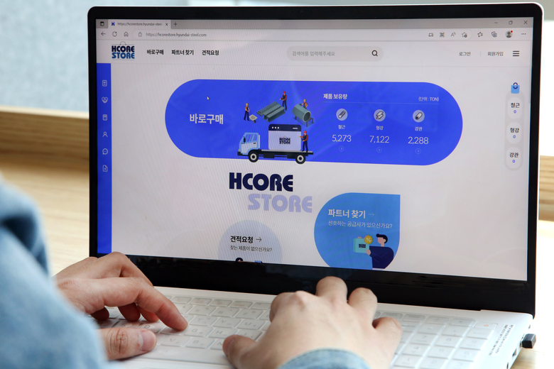 ‘HCORE STORE’를 이용하는 모습. 사진ㅣ현대제철