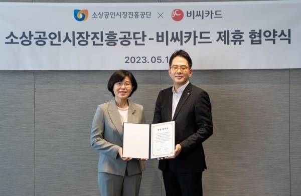 왼쪽부터 황미애 소상공인시장진흥공단 상임이사, 김용일 BC카드 고객사지원본부장. 사진ㅣBC카드