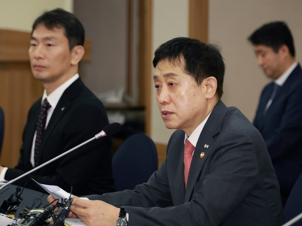 김주현 금융위원장이 22일 금융권 협회장 간담회를 주재하는 모습. 사진ㅣ금융위원회