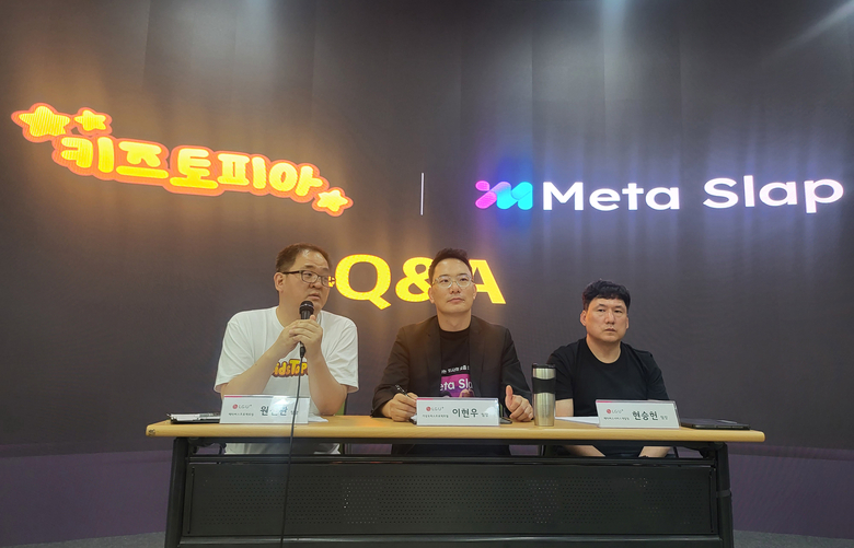 LG유플러스 메타버스 시연회에서 질의응답을 진행하고 있다. 왼쪽부터 원선관 메타버스프로젝트팀장, 이현우 가상오피스프로젝트팀장, 현승헌 메타버스서비스개발팀장. 사진|LG유플러스