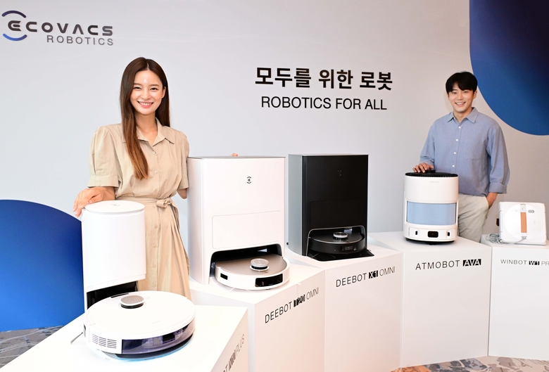 에코백스가 로봇 청소기 라인업을 공개했다. 사진|에코백스